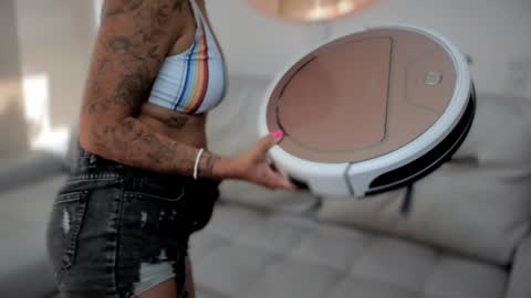 brisa  s online show from January 8, 2025, 6:52 pm