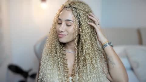 brisa  s online show from February 8, 2025, 2:15 am