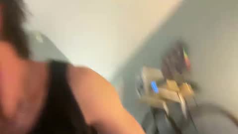 Snapshot of spacecase843 chatting on January 28, 2025, 4:08 am TrndSettrz online show from January 28, 2025, 4:08 am