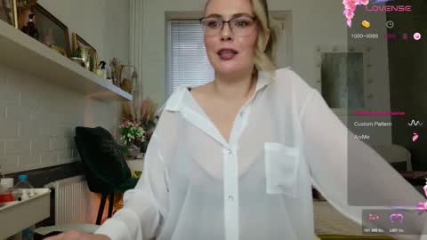 Snapshot of spicyhotmilf chatting on November 26, 2025, 7:20 am Lexsy online show from November 26, 2025, 7:20 am