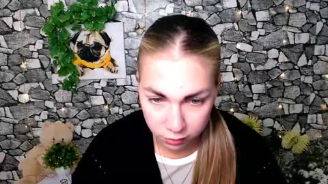 Karina online show from October 7, 2025, 9:50 am