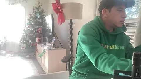 Snapshot of spun4feet chatting on December 16, 2025, 3:39 pm spun4feet online show from December 16, 2025, 3:39 pm