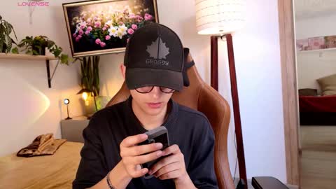 Snapshot of sr_evann chatting on March 1, 2026, 2:52 pm sr_evann online show from March 1, 2026, 2:52 pm