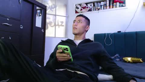 sr_porn01 online show from January 24, 2025, 8:32 pm