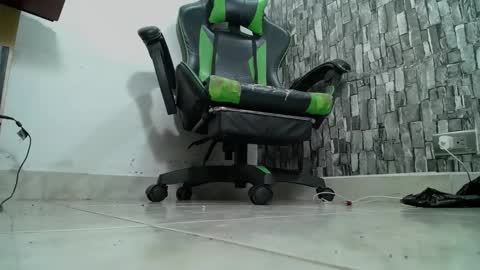 Snapshot of srfindomfeet_ chatting on January 20, 2025, 4:10 am sr master cum its my old account online show from January 20, 2025, 4:10 am