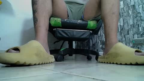 Snapshot of srfindomfeet_ chatting on January 20, 2025, 6:21 pm sr master cum its my old account online show from January 20, 2025, 6:21 pm