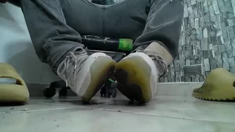 Snapshot of srfindomfeet_ chatting on January 21, 2025, 12:25 am sr master cum its my old account online show from January 21, 2025, 12:25 am