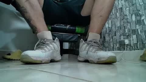 Snapshot of srfindomfeet_ chatting on January 23, 2025, 2:12 am sr master cum its my old account online show from January 23, 2025, 2:12 am