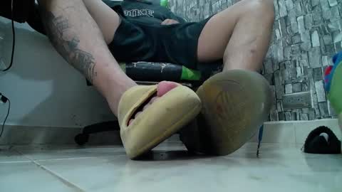 Snapshot of srfindomfeet_ chatting on January 24, 2025, 5:31 am sr master cum its my old account online show from January 24, 2025, 5:31 am
