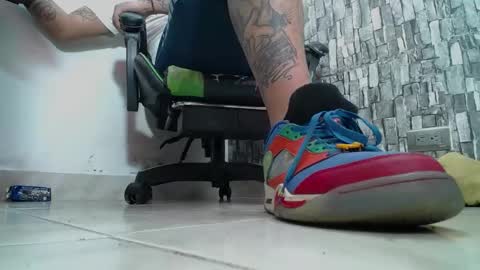 Snapshot of srfindomfeet_ chatting on January 25, 2025, 7:18 pm sr master cum its my old account online show from January 25, 2025, 7:18 pm