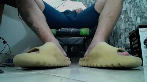Snapshot of srfindomfeet_ chatting on January 26, 2025, 7:42 am sr master cum its my old account online show from January 26, 2025, 7:42 am