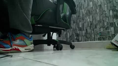 Snapshot of srfindomfeet_ chatting on January 28, 2025, 2:43 am sr master cum its my old account online show from January 28, 2025, 2:43 am