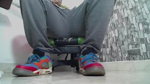 Snapshot of srfindomfeet_ chatting on January 28, 2025, 2:21 pm sr master cum its my old account online show from January 28, 2025, 2:21 pm