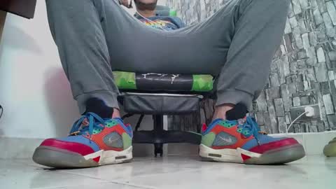 Snapshot of srfindomfeet_ chatting on January 28, 2025, 5:56 pm sr master cum its my old account online show from January 28, 2025, 5:56 pm