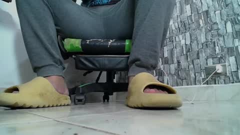 Snapshot of srfindomfeet_ chatting on January 28, 2025, 9:08 pm sr master cum its my old account online show from January 28, 2025, 9:08 pm