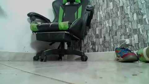 Snapshot of srfindomfeet_ chatting on January 29, 2025, 7:25 am sr master cum its my old account online show from January 29, 2025, 7:25 am