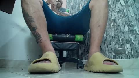 Snapshot of srfindomfeet_ chatting on February 1, 2025, 3:08 am sr master cum its my old account online show from February 1, 2025, 3:08 am