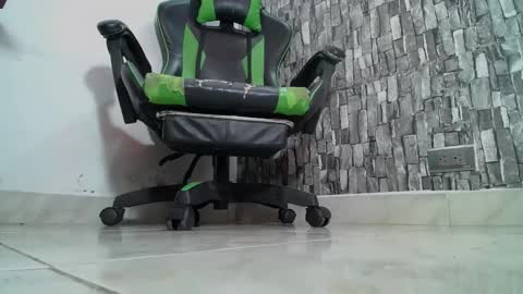 Snapshot of srfindomfeet_ chatting on February 1, 2025, 6:40 pm sr master cum its my old account online show from February 1, 2025, 6:40 pm