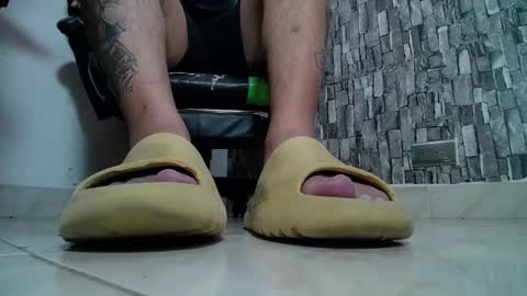 Snapshot of srfindomfeet_ chatting on February 2, 2025, 1:30 pm sr master cum its my old account online show from February 2, 2025, 1:30 pm