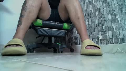 Snapshot of srfindomfeet_ chatting on February 2, 2025, 7:35 pm sr master cum its my old account online show from February 2, 2025, 7:35 pm