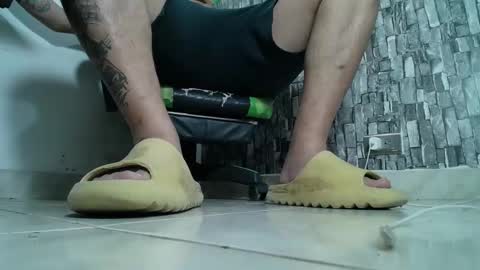 Snapshot of srfindomfeet_ chatting on February 3, 2025, 4:46 am sr master cum its my old account online show from February 3, 2025, 4:46 am