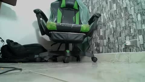 Snapshot of srfindomfeet_ chatting on February 7, 2025, 1:04 am sr master cum its my old account online show from February 7, 2025, 1:04 am