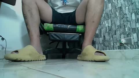 Snapshot of srfindomfeet_ chatting on February 7, 2025, 4:06 am sr master cum its my old account online show from February 7, 2025, 4:06 am