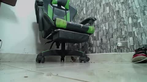 Snapshot of srfindomfeet_ chatting on February 9, 2025, 1:55 am sr master cum its my old account online show from February 9, 2025, 1:55 am