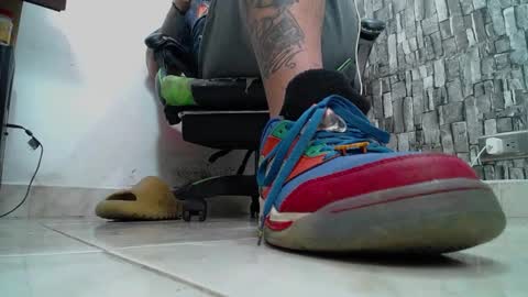 Snapshot of srfindomfeet_ chatting on February 16, 2025, 5:37 pm sr master cum its my old account online show from February 16, 2025, 5:37 pm