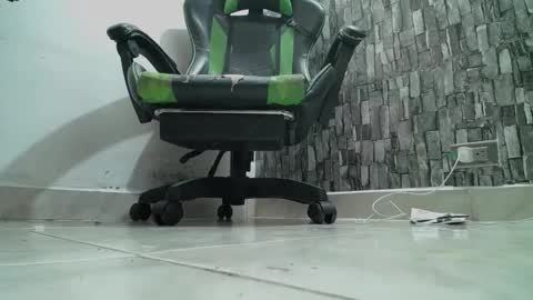 Snapshot of srfindomfeet_ chatting on February 19, 2025, 5:16 am sr master cum its my old account online show from February 19, 2025, 5:16 am