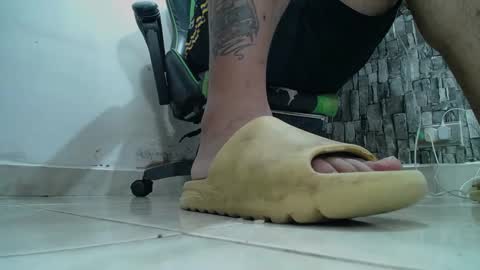 Snapshot of srfindomfeet_ chatting on February 25, 2025, 1:09 am sr master cum its my old account online show from February 25, 2025, 1:09 am