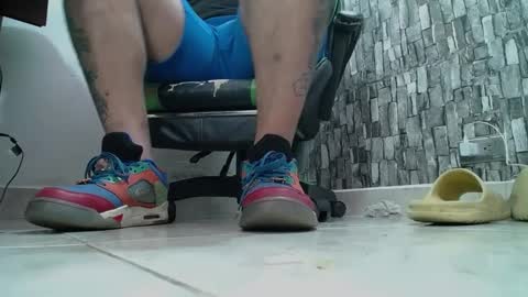 Snapshot of srfindomfeet_ chatting on February 26, 2025, 10:09 pm sr master cum its my old account online show from February 26, 2025, 10:09 pm