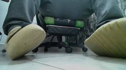 Snapshot of srfindomfeet_ chatting on March 2, 2025, 5:01 am sr master cum its my old account online show from March 2, 2025, 5:01 am