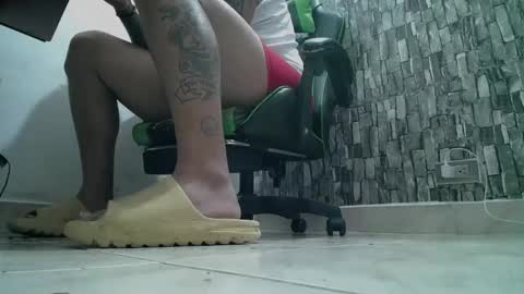 Snapshot of srfindomfeet_ chatting on March 4, 2025, 7:19 am sr master cum its my old account online show from March 4, 2025, 7:19 am