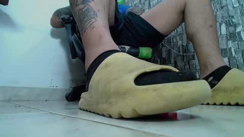 Snapshot of srfindomfeet_ chatting on March 9, 2025, 2:39 am sr master cum its my old account online show from March 9, 2025, 2:39 am