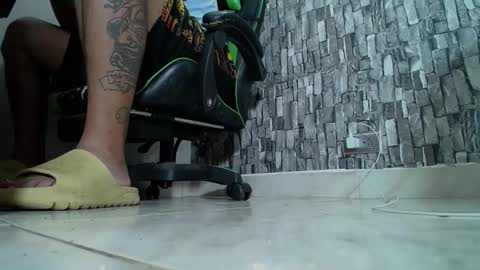 Snapshot of srfindomfeet_ chatting on March 10, 2025, 1:01 am sr master cum its my old account online show from March 10, 2025, 1:01 am