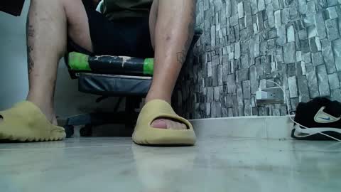 Snapshot of srfindomfeet_ chatting on March 11, 2025, 1:37 am sr master cum its my old account online show from March 11, 2025, 1:37 am