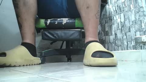 Snapshot of srfindomfeet_ chatting on September 13, 2025, 12:54 am sr master cum its my old account online show from September 13, 2025, 12:54 am