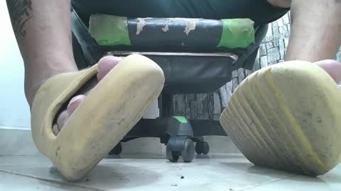 Snapshot of srfindomfeet_ chatting on September 15, 2025, 4:12 am sr master cum its my old account online show from September 15, 2025, 4:12 am