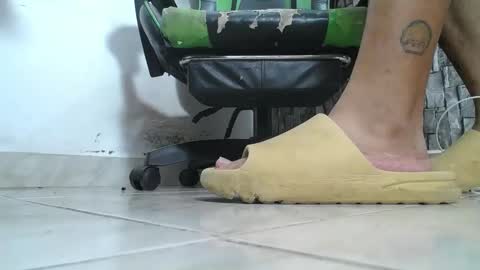 Snapshot of srfindomfeet_ chatting on September 19, 2025, 7:03 pm sr master cum its my old account online show from September 19, 2025, 7:03 pm