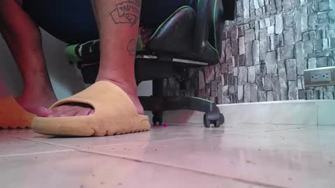 Snapshot of srfindomfeet_ chatting on September 21, 2025, 1:13 pm sr master cum its my old account online show from September 21, 2025, 1:13 pm