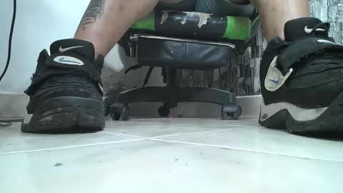 Snapshot of srfindomfeet_ chatting on September 30, 2025, 1:54 am sr master cum its my old account online show from September 30, 2025, 1:54 am