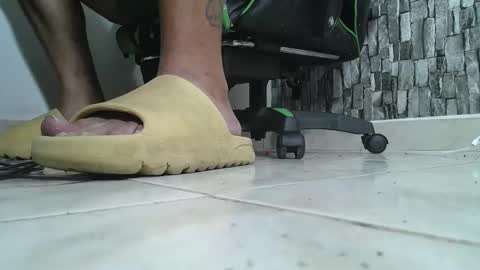 Snapshot of srfindomfeet_ chatting on October 2, 2025, 6:26 pm sr master cum its my old account online show from October 2, 2025, 6:26 pm
