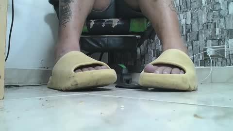 Snapshot of srfindomfeet_ chatting on October 5, 2025, 3:05 am sr master cum its my old account online show from October 5, 2025, 3:05 am