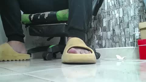 Snapshot of srfindomfeet_ chatting on October 9, 2025, 2:42 am sr master cum its my old account online show from October 9, 2025, 2:42 am
