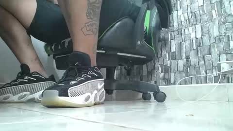 Snapshot of srfindomfeet_ chatting on October 13, 2025, 12:21 am sr master cum its my old account online show from October 13, 2025, 12:21 am