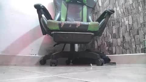 Snapshot of srfindomfeet_ chatting on October 13, 2025, 7:25 pm sr master cum its my old account online show from October 13, 2025, 7:25 pm