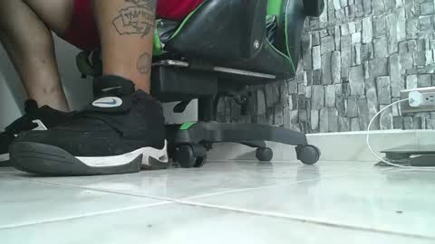 Snapshot of srfindomfeet_ chatting on October 22, 2025, 1:06 am sr master cum its my old account online show from October 22, 2025, 1:06 am