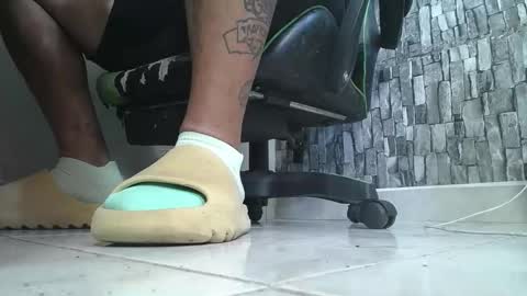 Snapshot of srfindomfeet_ chatting on October 25, 2025, 6:02 pm sr master cum its my old account online show from October 25, 2025, 6:02 pm