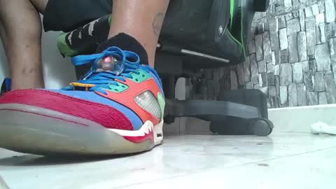 Snapshot of srfindomfeet_ chatting on October 26, 2025, 7:42 pm sr master cum its my old account online show from October 26, 2025, 7:42 pm